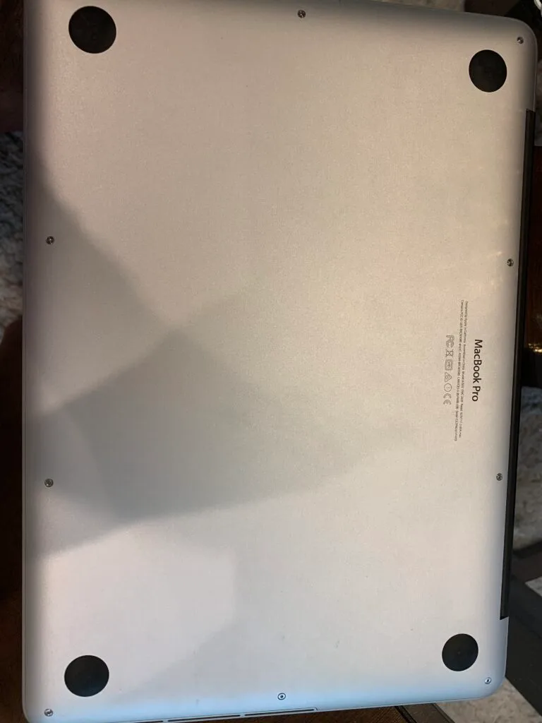 Remove Screws on your macbook
